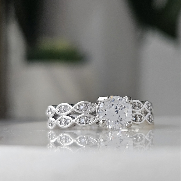 Classic Vintage Style Ring, size 7 - Charmed Aroma - Picture 3 of 4